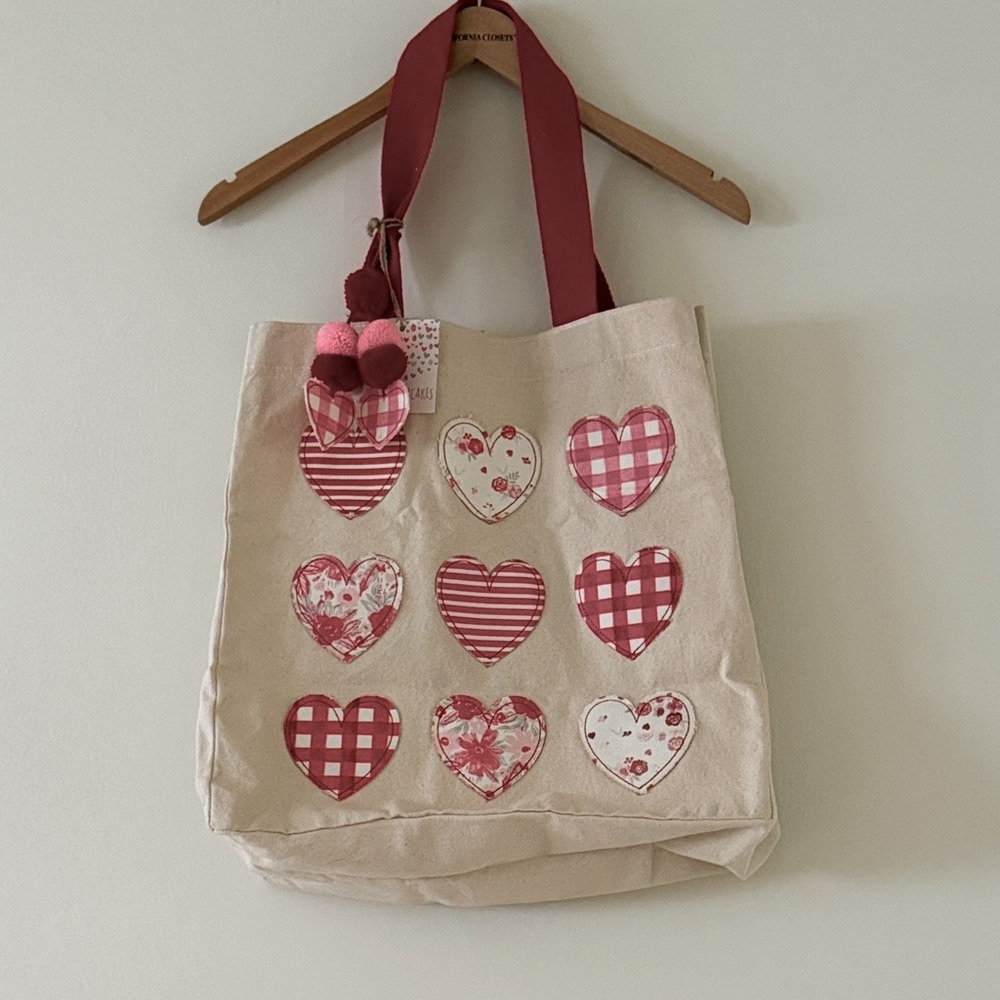 FREE Cotton canvas tote with heart motif